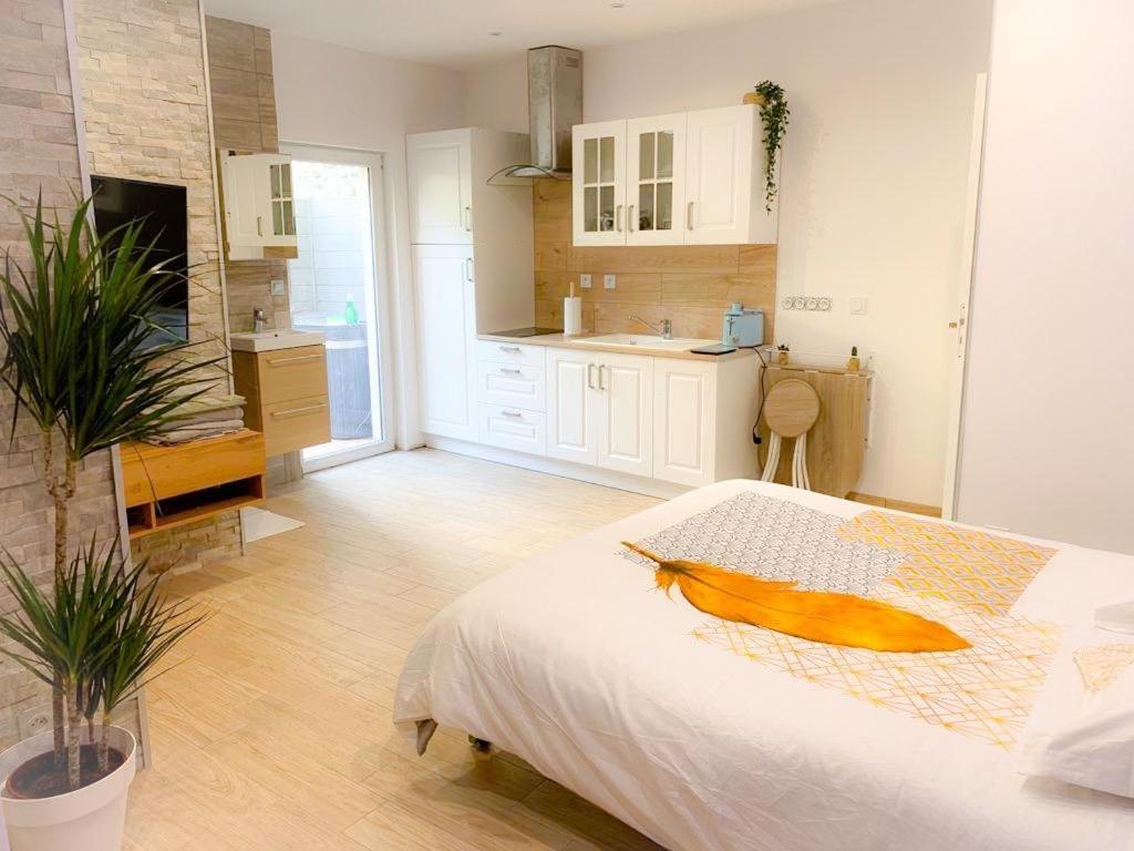 Le Menhir 2 Jacuzzi Spa Terasse Barbecue La Roche-Blanche  Luaran gambar